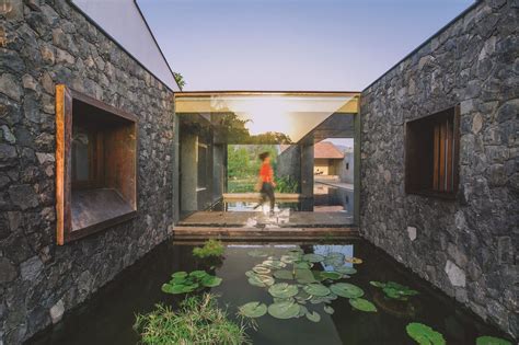 Alibag Rma Architects Design A Home That Blends In With Its Humble