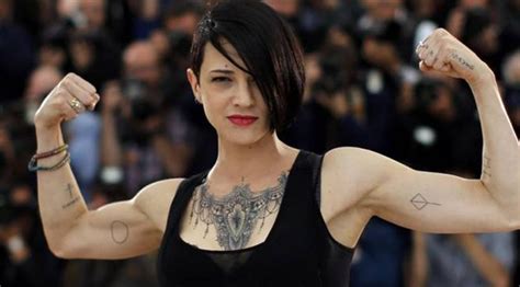 As the newly crowned leader of the european far right, giorgia meloni appears primed to spread her ability to disrupt without. IL CASO SU ASIA ARGENTO | Il Signor Distruggere