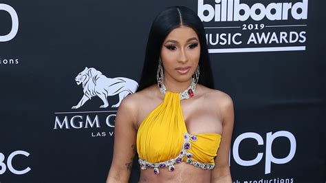 Cardi B Wardrobe Malfunction While Kissing Offset At Billboard Awards Rapper Hits Out In Nude