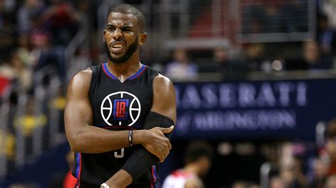 Let's see his height, weight and body before the season begins, chris paul plays hard in a gym, especially when it comes to weightlifting. How Tall is Chris Paul, Height - How Tall is Man?