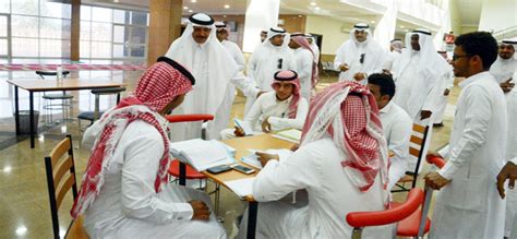 جامعة جازان بلاك بورد الذي يجعل الاستمرار في العملية التعليمية أمر سهل ويسير، وذلك عن طريق الأجهزة الإلكترونية، مثل الهاتف الجوال، ويتم ذلك في أي وقت، هذا. تدريب 250 موظفاً من منسوبي الكهرباء والبلديات بالجامعة