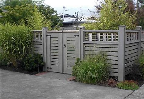 These neutral color driveway gates are great. Betonkerítés elemekből összeépítve - Ezek az igazi Partnerek!