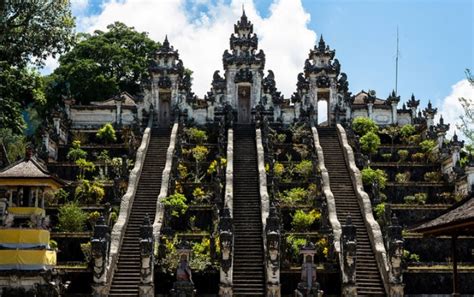 Sejarah Dan Pantangan Di Pura Lempuyang Bli Putu