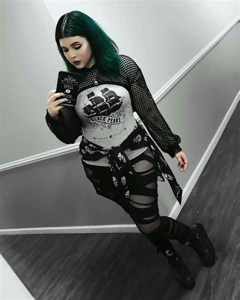 pin by anthony schmidt on sassy street style curvy girl outfits alternative outfits gothic