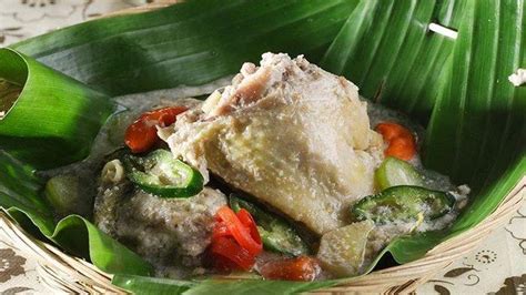 Ada tersedia aneka masakan indonesia dan menu andalan rumah makan ini adalah garang asem. Resep Garang Asem Bumbung, Olahan Ayam Enak yang Bikin ...