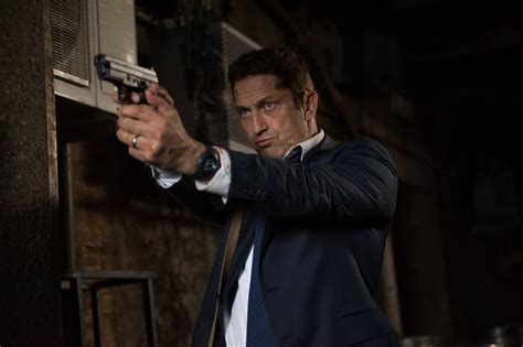 The president of the united states (aaron eckhart) and his secret service head (gerard butler) must stop a london terrorist attack at the. Gerard Butler as Mike Banning - London Has Fallen | Live ...