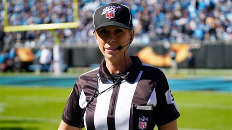 Sarah Thomas Became The First Woman Super Bowl Referee Usa Mirror