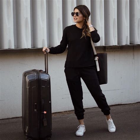 25 Travel Outfit Ideas Read This First