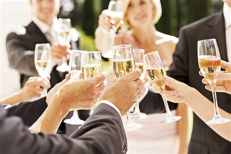 The Dos And Donts Of Wedding Toasts Make It Posh