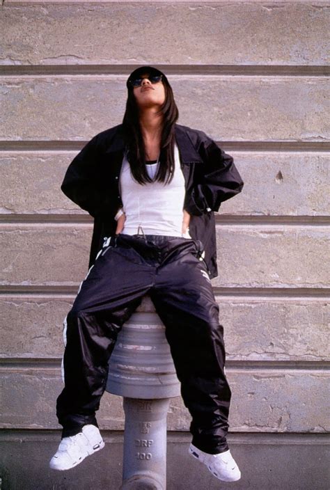 Ciara Baggy Pants Aaliyah Outfits Aaliyah Style Hip Hop Outfits