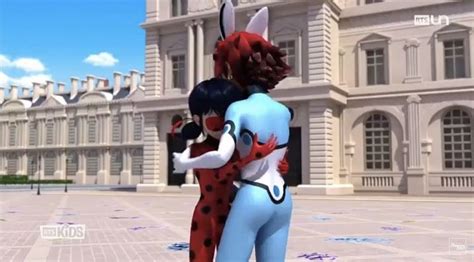 This Was Such A Wholesome Hug Miraculous Ladybug Ladybug Chat Noir
