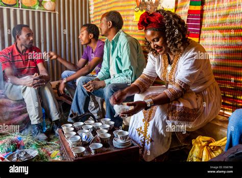 Una Tradicional Ceremonia Café Lalibela Etiopía Fotografía De Stock Alamy
