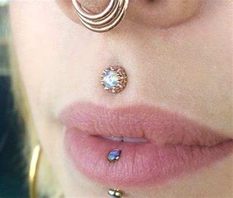 90 Ideas To Embellish Your Lips With Labret Piercings