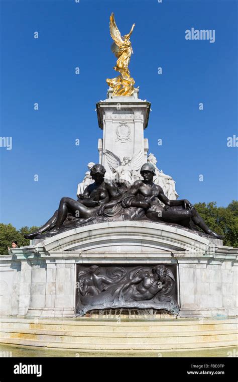 Queen Victoria Memorial London United Kingdom Stock Photo Alamy