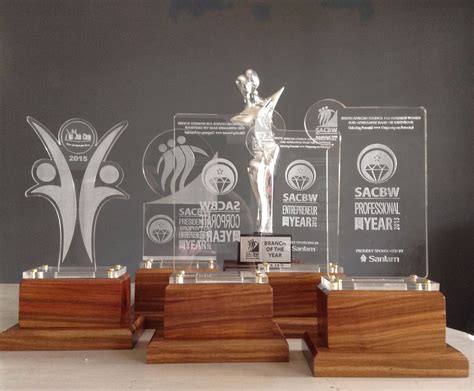 Trophys Made Combination Of Wood And Perspex Desain Kotak