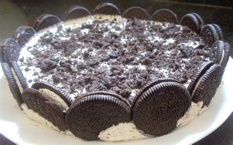 Six decadent layers of oreo cake, oreo buttercream, and a dark chocolate. oreo ice cream cake | Recipes Recipe