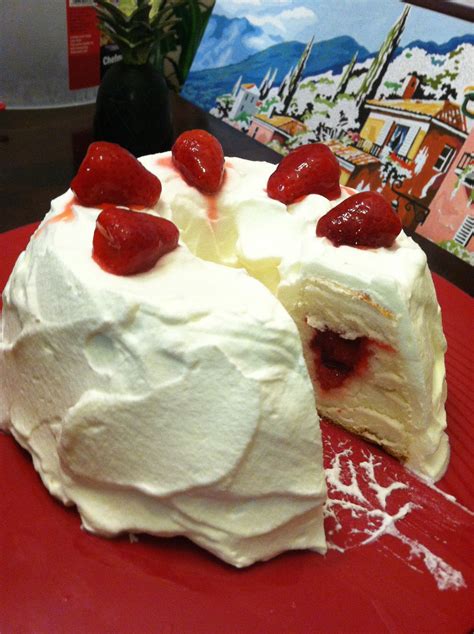 Recipes from the pioneer woman. Strawberry Sparkle Cake -recipe by Pioneer Woman Ree ...