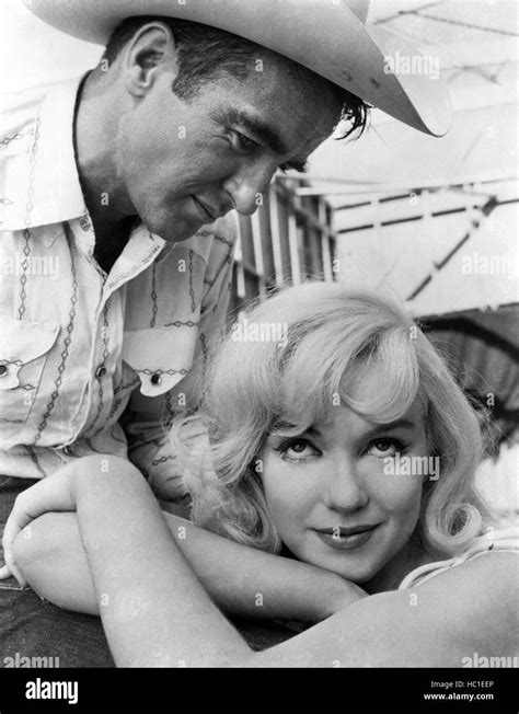 The Misfits Montgomery Clift Marilyn Monroe 1961 Stock Photo Alamy