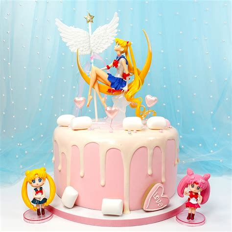Anime Sailor Moon Tsukino Usagi Pvc Action Figure Wing Sailor Moon Cake