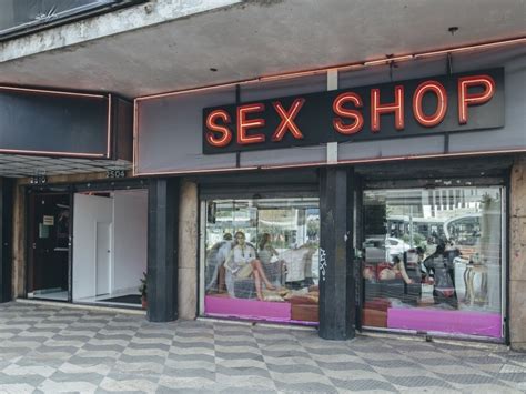 Conheça Sex Shop Que Abriga Animais Bol Fotos Bol Fotos