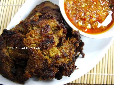 Segala masakan daging sapi ini bisa disajikan dengan nasi putih hangat yang cocok dengan lidah orang indonesia. Empal Gepuk Daging Sapi | Resep daging sapi, Resep masakan ...