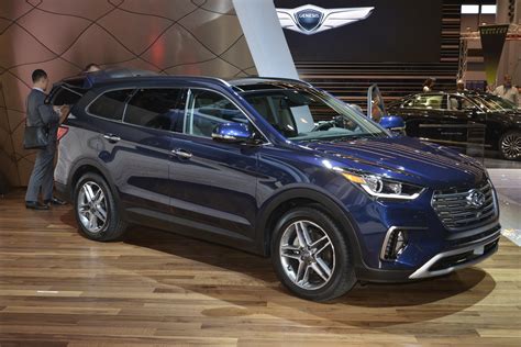 Check spelling or type a new query. 2017 Hyundai Santa Fe Thinks It's Got a Sexy Facelift in ...