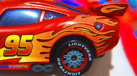 Disney Cars 2 Lightning Mcqueen Metallic Finish Toys R Us Exclusive