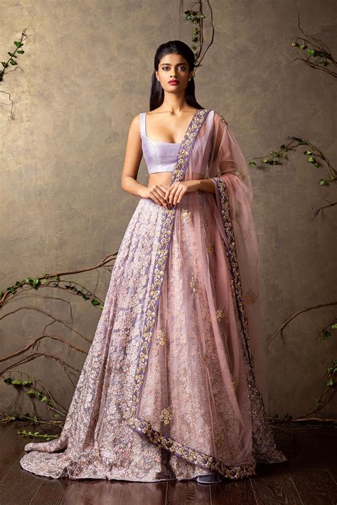 Lilac Is The Perfect Color For Destination Weddings Feminine And Calm