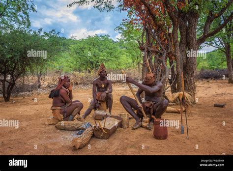 Himba Hairstyle Fotos Und Bildmaterial In Hoher Aufl Sung Alamy