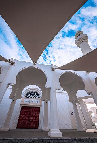 Al Rahma Floating Mosque Sea Mosque Stock Photo Download Image Now