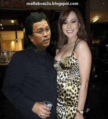 Born 15 may 1947), familiarly known as muhyiddin bin mohd. Panas!! Skandal 'Wasatiyyah' Shafie Apdal Dengan Pelakon ...