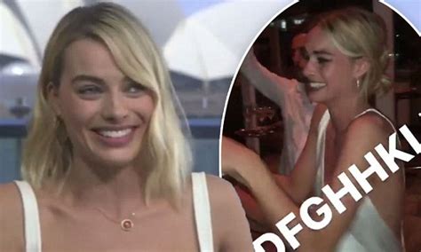 Margot Robbie Admits To Feeling Hungover After Premiere Daily Mail Online