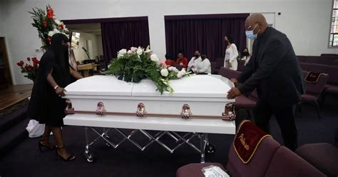 Fear And Empathy At La Funeral Home Serving Black Families The