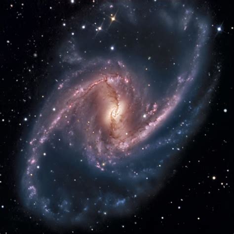 En el disco existen brazos más luminosos donde se concentran las estrellas más jóvenes y brillantes. Tipos de Galaxias | 1cursob1