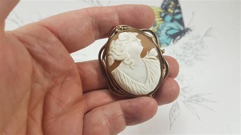 Large Antique Pinchbeck Shell Cameo Brooch Victorian Gem