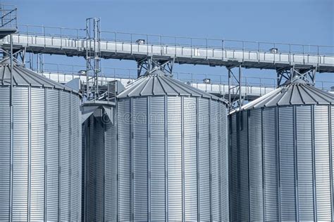Agricultural Silo Building For Storage And Drying Of Grain Crops