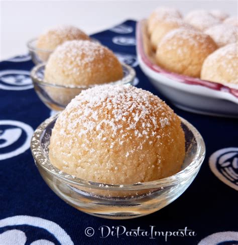 Potete tranquillamente variare la ricetta aggiungendo la farina integrale. Di pasta impasta: Palline morbide e croccanti al cocco ...