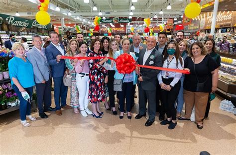 Northgate González Market Opens A New Store In South Gate