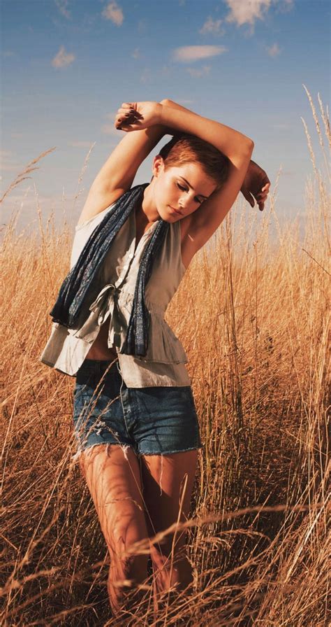 [found] Emma Watson In Tall Grass R Shorthairedhotties