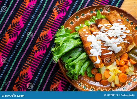 Estilo De Enchiladas Mexicanas `Queretanas' Imagen de archivo - Imagen
