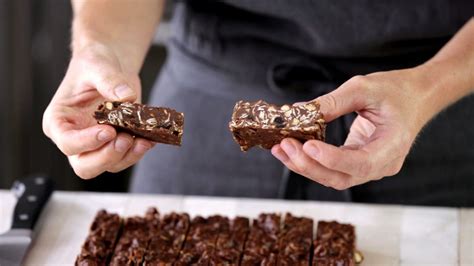 Press remaining crumbs into the bottom of the pan. No-Bake Chocolate Almond Oat Bars | Clean eating desserts ...