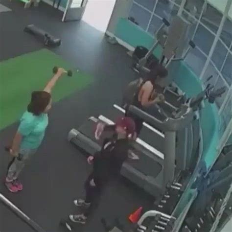 te cuidado al tomarte selfie en el gym selfies gym selfie body builders migos shakira