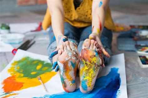 Painting With Your Feet A New Trend You Have To Try Fitmyfoot