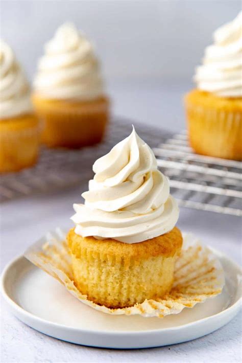 Easy Swiss Meringue Buttercream Cheat S Recipe The Flavor Bender