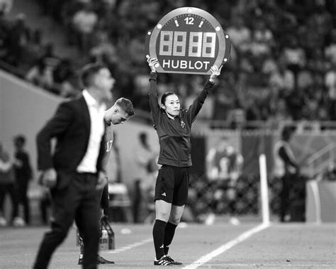 W杯女子サッカー開幕！var導入後史上初のコールは、日本人女性審判・山下良美「スタミナや足の速さは先読みや経験で補える」 開幕戦は