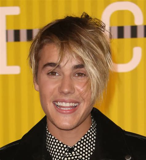 Justin Bieber Makes History After Landing His First U S Chart Topper