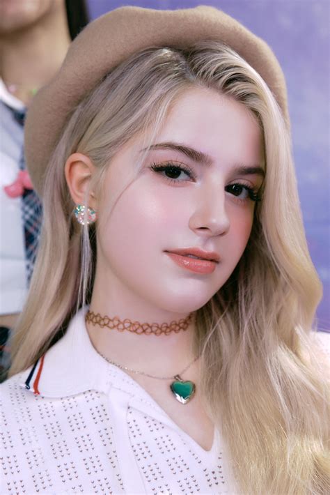 El nuevo grupo femenino global de JYP, VCHA, anuncia a sus miembros