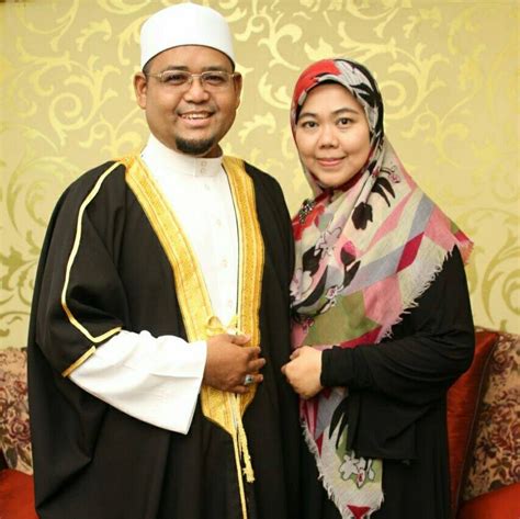 Ustazah mendapat pendidikan pada peringkat sarjana muda di universiti of yarmouk, jordan dalam bidang sastera bahasa arab dan pengajian islam. Biodata Ustazah Norhafizah Musa - Fatehteam