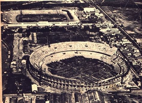Desde el ferrocarril que une a la ciudad de la plata con buenos aires, y yendo en sentido hacia la estacion de constitucion, en buenos aires capital federal,. Viejos Estadios: Racing