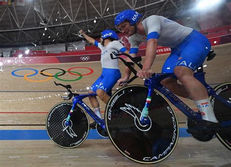 Italy Breaks World Record To Win Cycling Track Mens Team Pursuit At